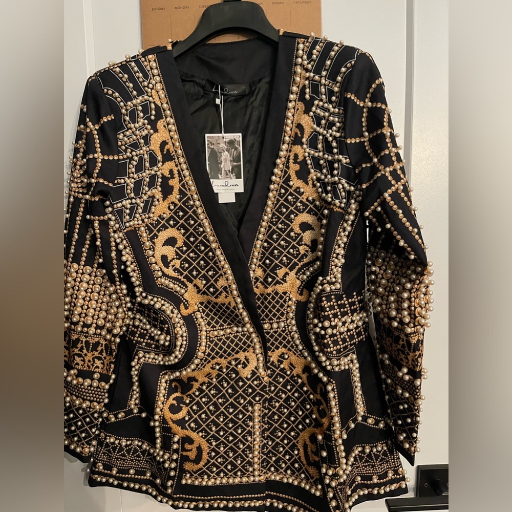 Luxedress Blazer - XL but fits like a L - New with tags- never worn!
